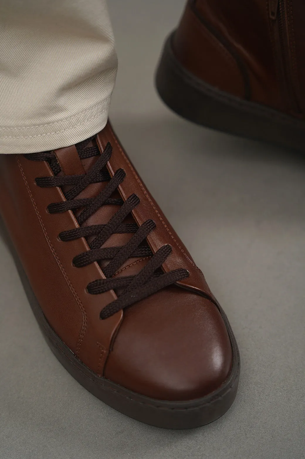 HIGH-TOP LEATHER SNEAKERS
