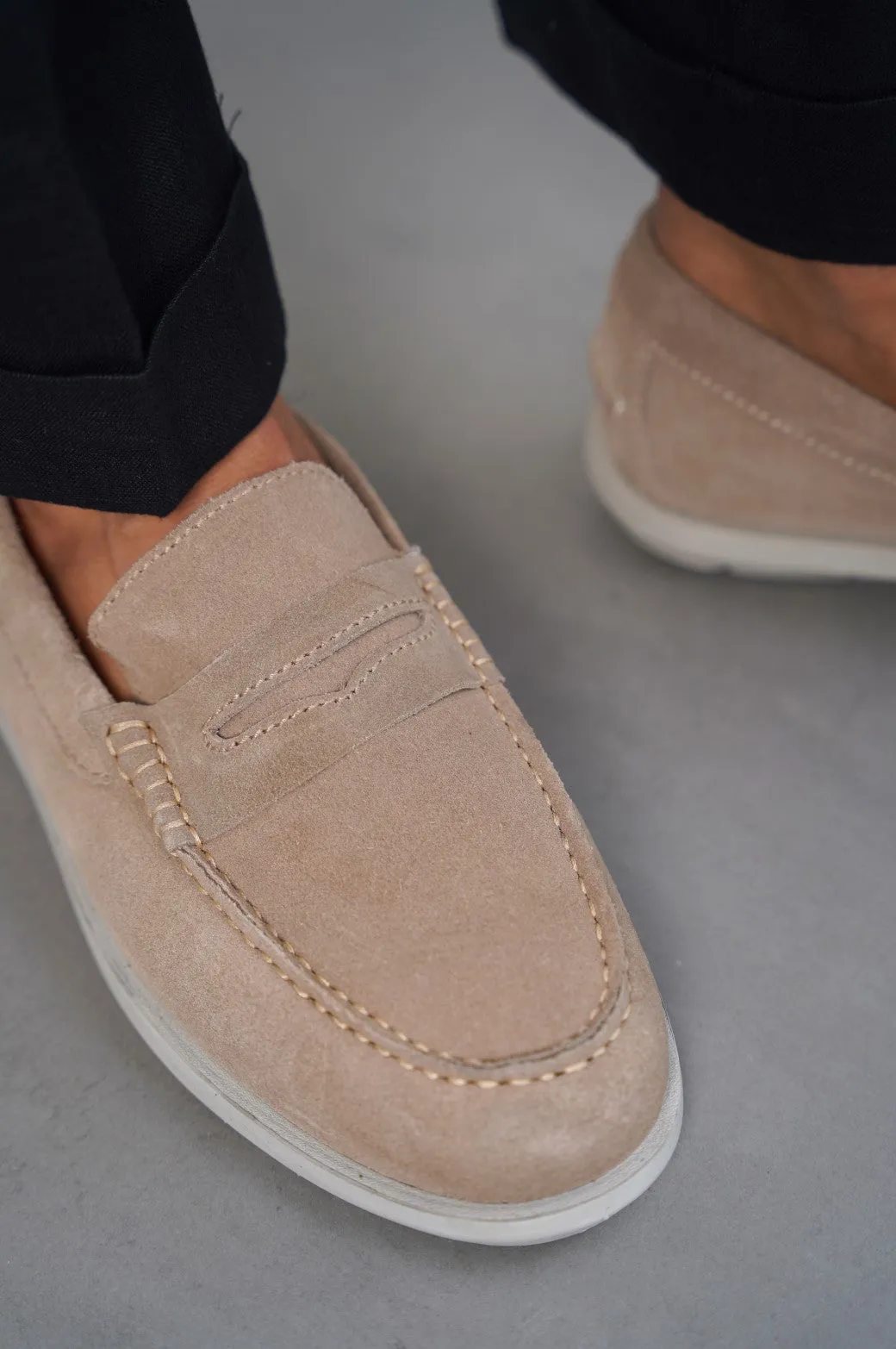 LIGHTWEIGHT SUEDE LOAFERS
