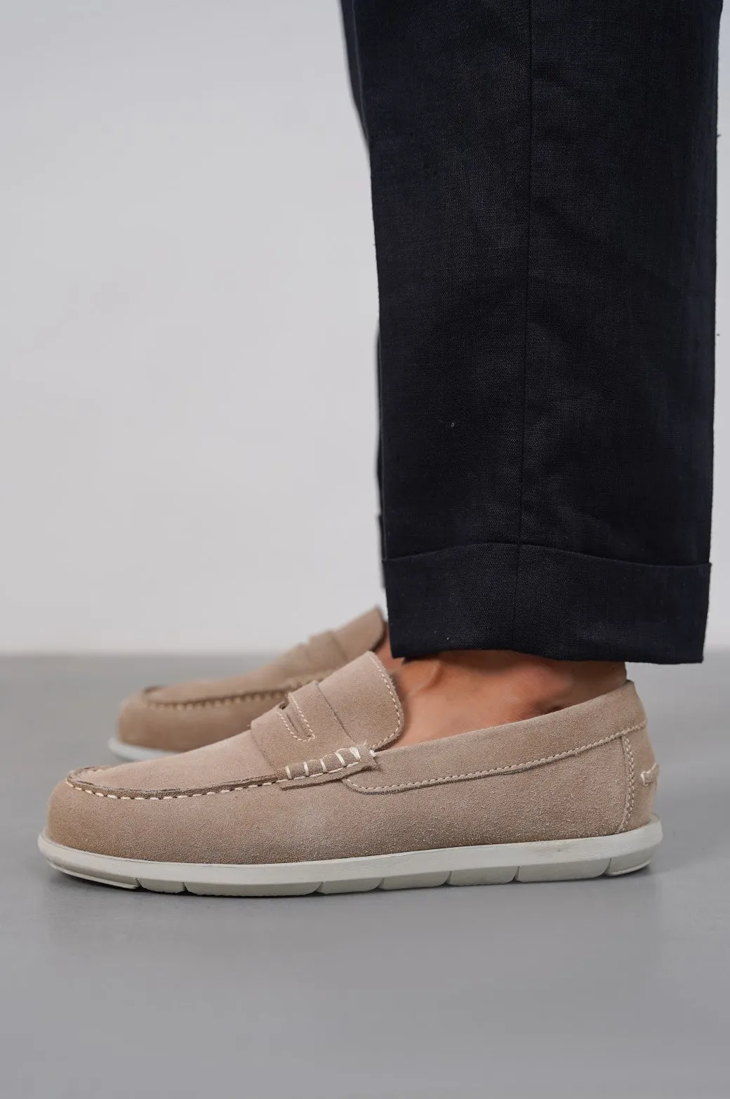 LIGHTWEIGHT SUEDE LOAFERS