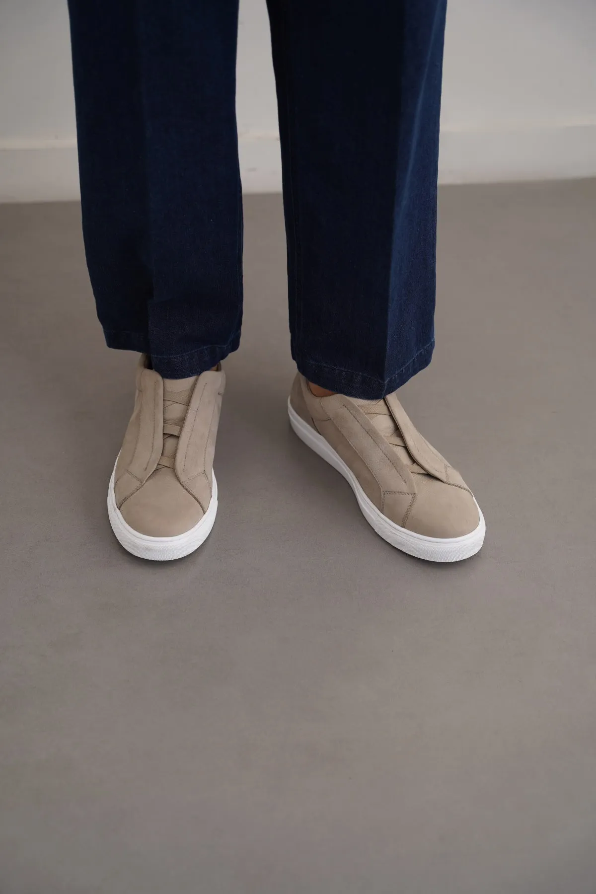 LOW TOP LEATHER SNEAKERS