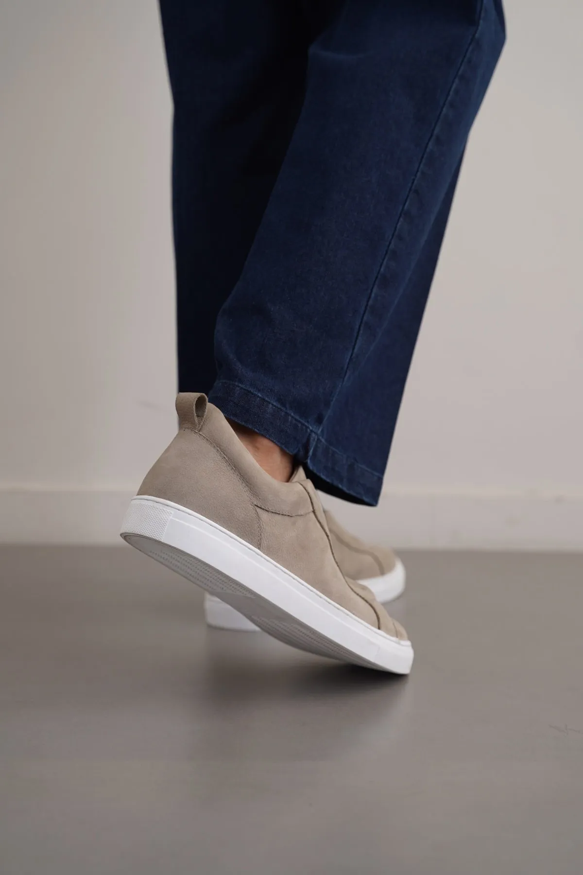 LOW TOP LEATHER SNEAKERS