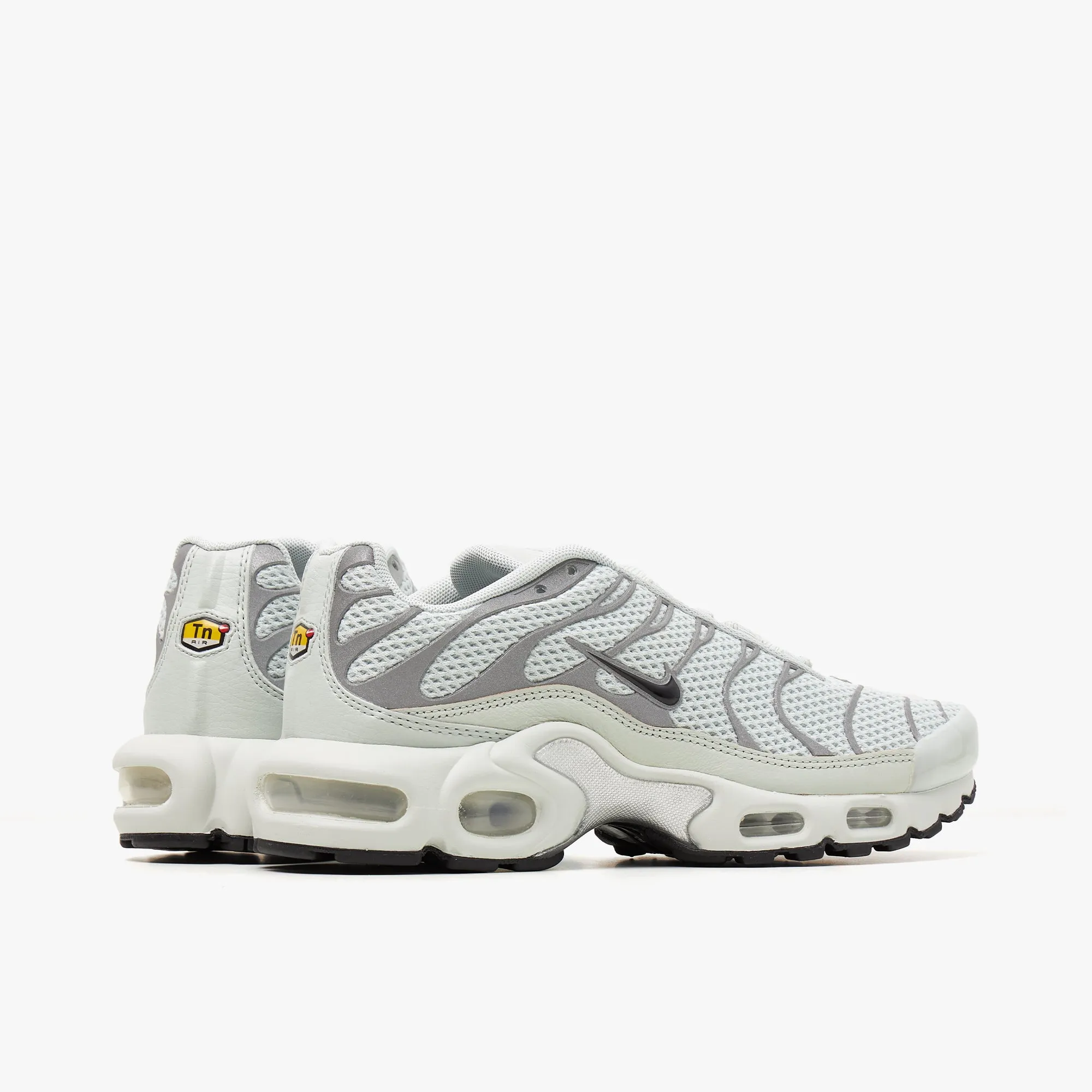 Nike Women's Air Max Plus Light Silver / Black - Chrome