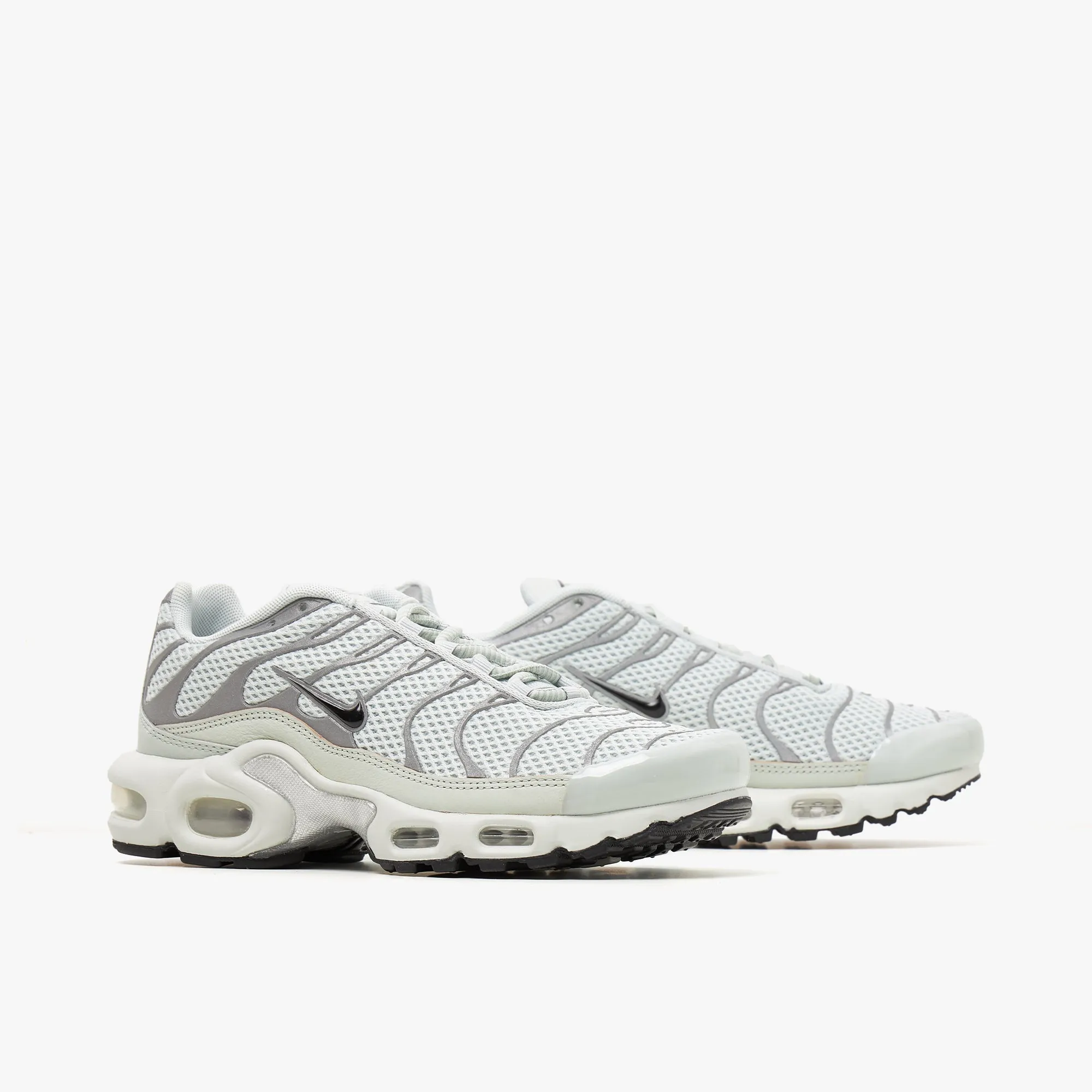 Nike Women's Air Max Plus Light Silver / Black - Chrome