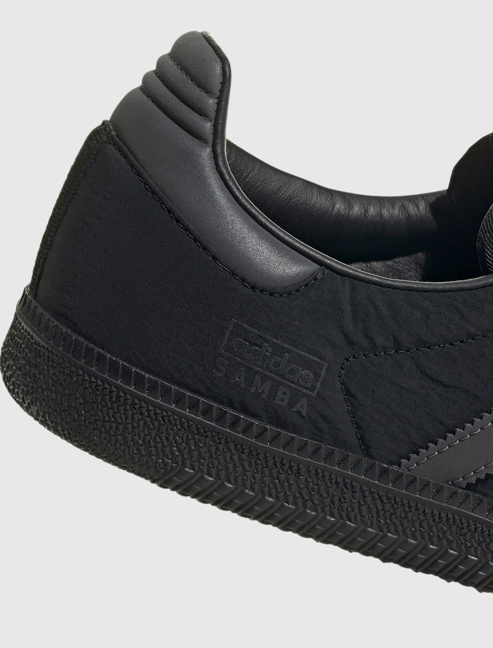 SAMBA OG "CORE BLACK"