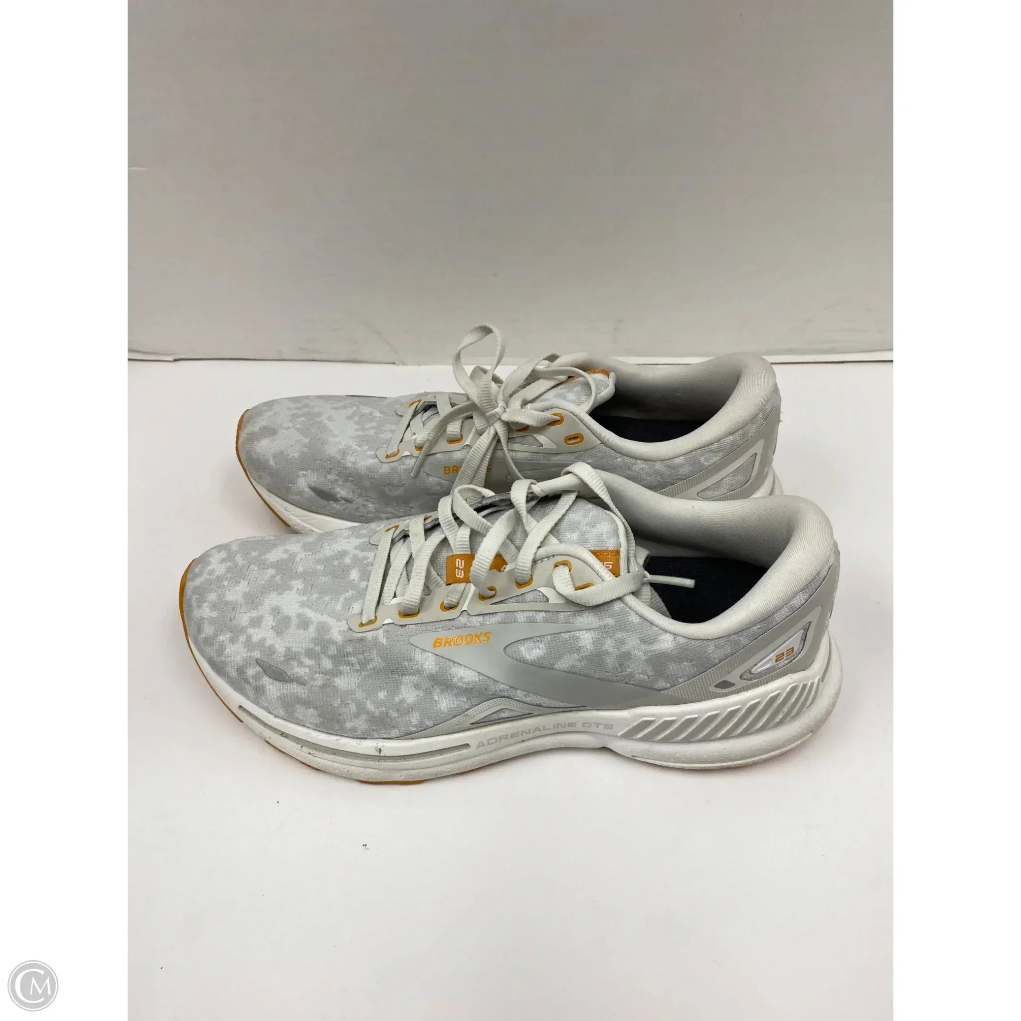 Shoes Athletic By Brooks In Grey, Size: 10