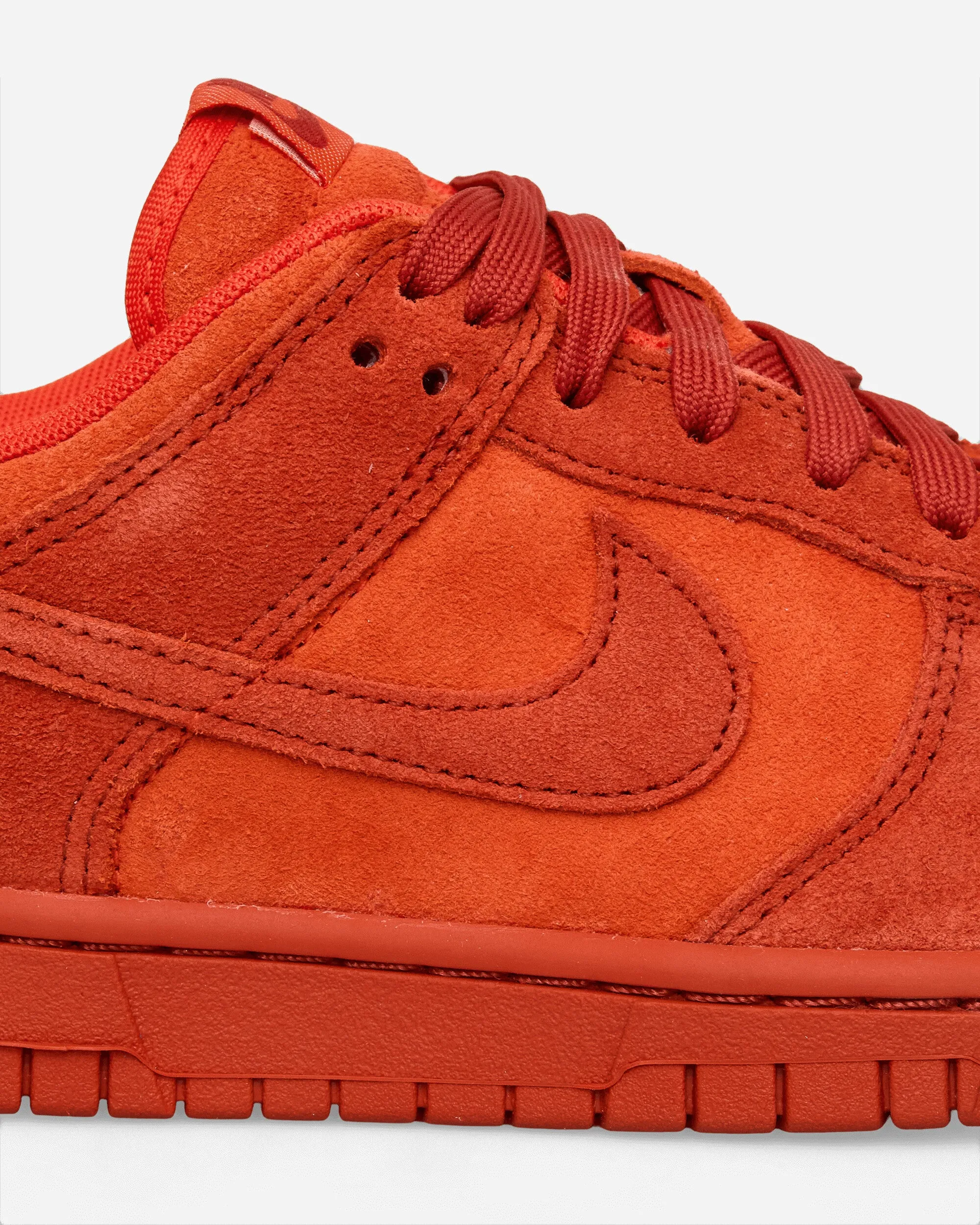 Women's Dunk Low SE Sneakers Picante Red / Dragon Red