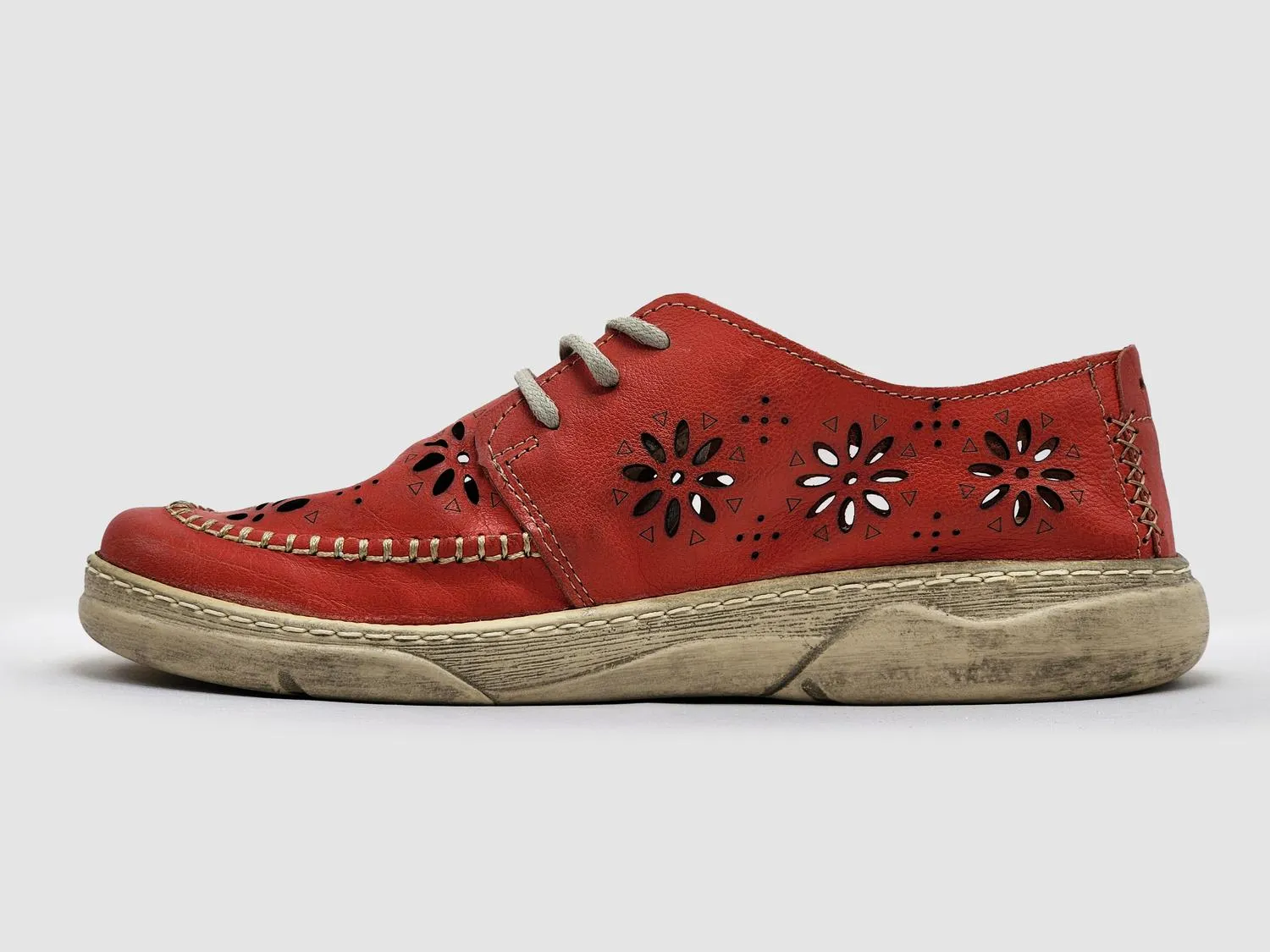 Women's Timeless Flower Low-Top Leather Shoes In Red